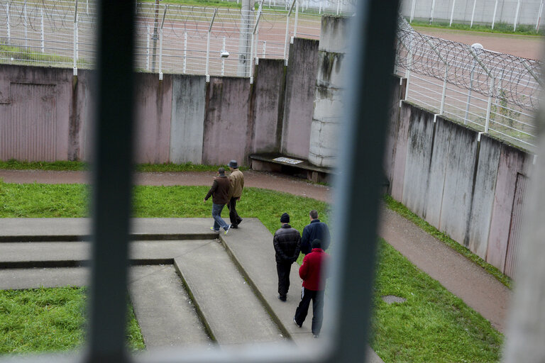 Fotogrāfija 46: Strasbourg detention centre. Jailhouse courtyard