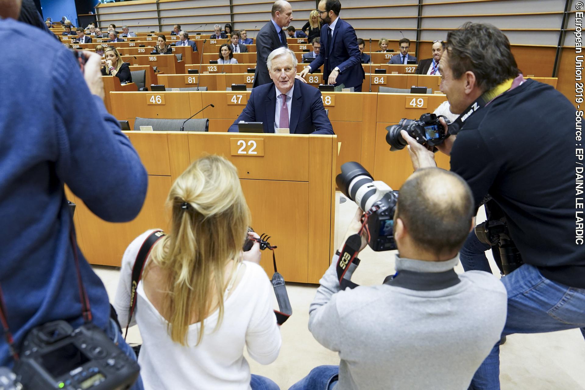 Fotografija 7: Plenary session - Resumption of session and order of business