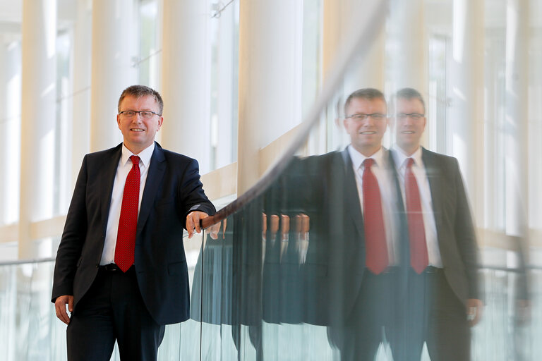 Foto 2: MEP Joachim SCHUSTER in the Strasbourg building