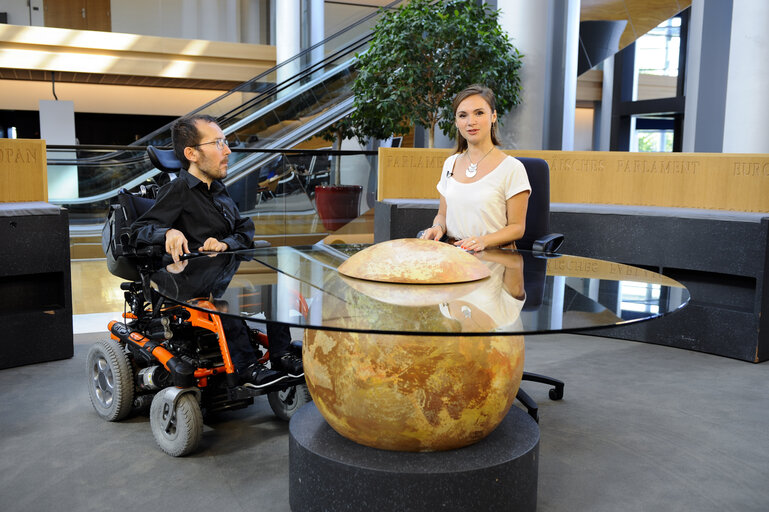 Fotografia 14: MEP Pablo ECHENIQUE at the  ' VOX BOX '