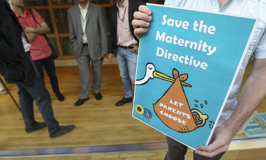 Fotografija 7: GREENS Action ' Maternity Leave Directive '