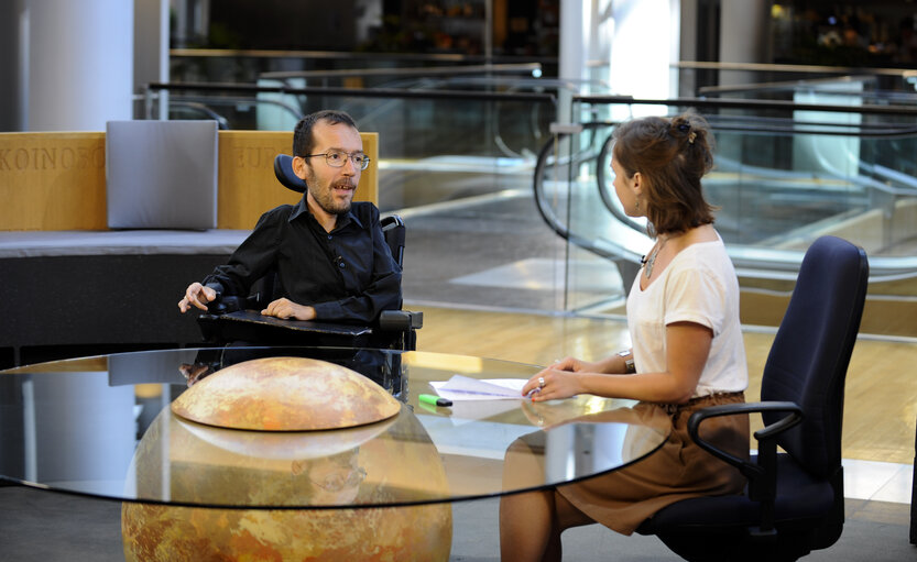 Fotografia 3: MEP Pablo ECHENIQUE at the  ' VOX BOX '