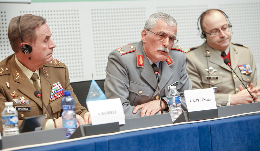 Fotografija 3: SEDE Exchange of views with the Commanding General of Eurocorps