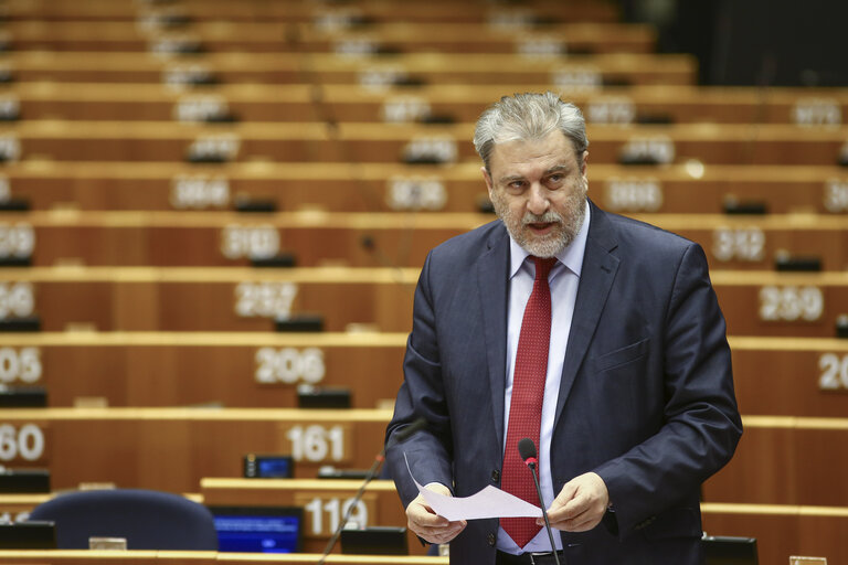 Fotografija 4: Plenary session week 8 2016.   Conclusions of the European Council meeting of 18 and 19 February 2016 - European Council and  Commission statements.    European network of Employment Services, workers' access to mobility services and the further integration  of labour markets - Report: Heinz K. Becker (A8-0224/2015).