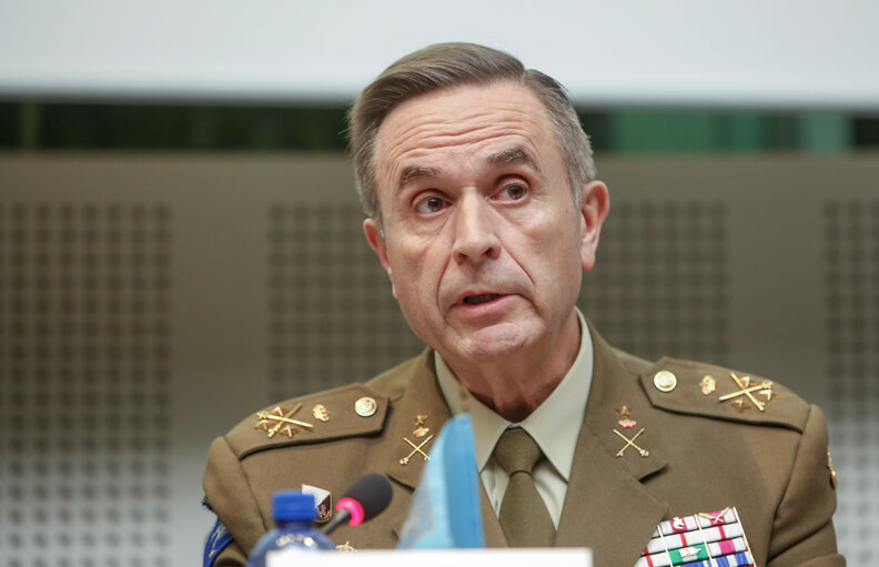 Fotografija 11: SEDE Exchange of views with the Commanding General of Eurocorps