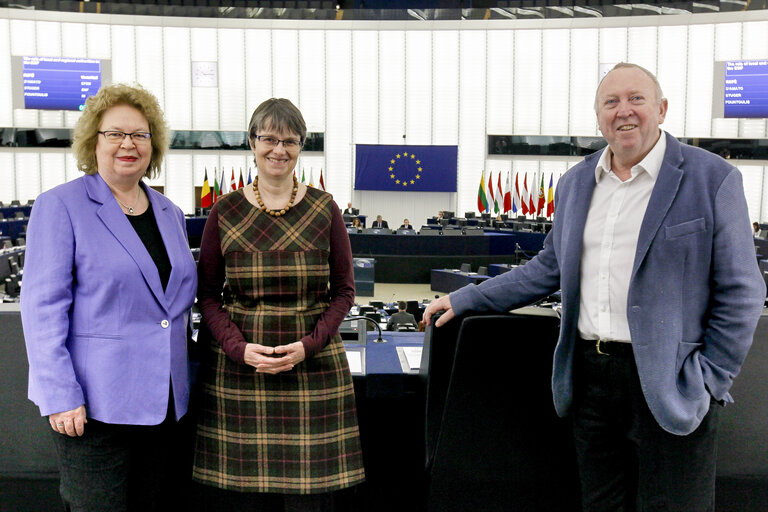 Photo 14: Jean LAMBERT, Keith TAYLOR, Molly SCOTT CATO, in European Parliament week 05 2016 in Strasbourg