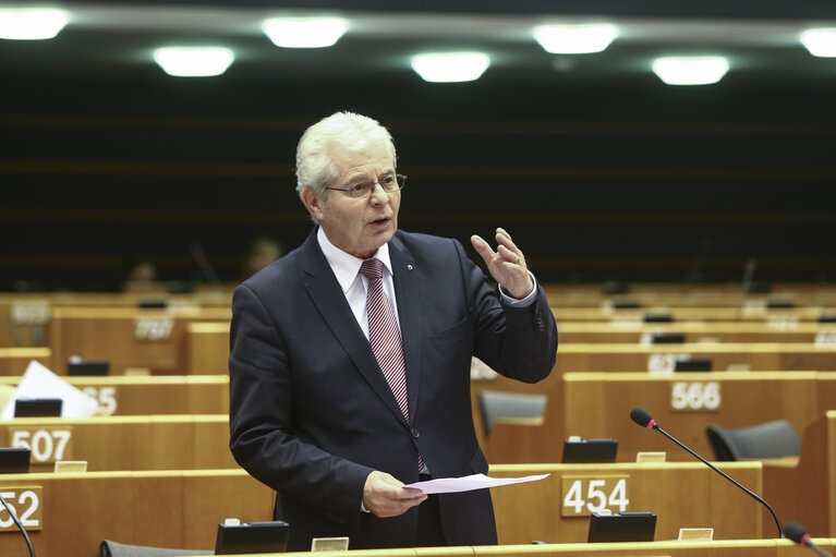 Fotó 18: Plenary session week 8 2016.   Conclusions of the European Council meeting of 18 and 19 February 2016 - European Council and  Commission statements.    European network of Employment Services, workers' access to mobility services and the further integration  of labour markets - Report: Heinz K. Becker (A8-0224/2015).