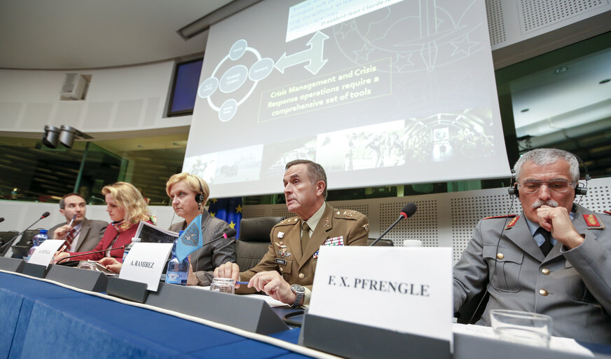 Fotografija 12: SEDE Exchange of views with the Commanding General of Eurocorps