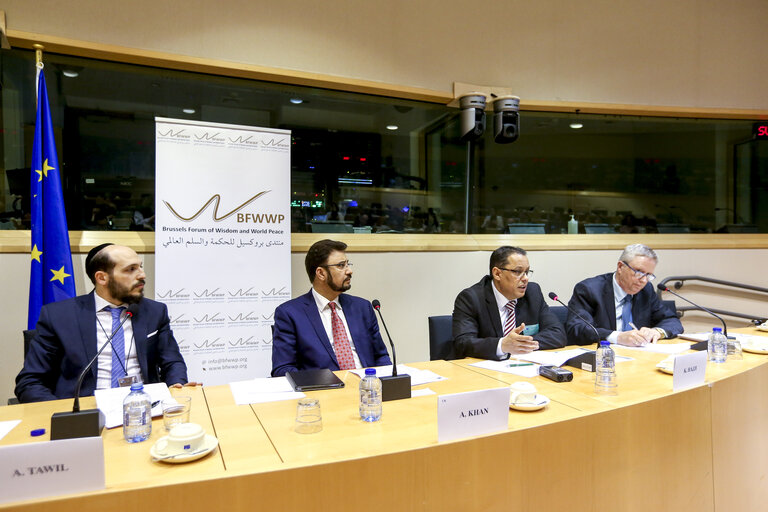 Foto 5: Conference - Does Wisdom Matter in World Peace ?