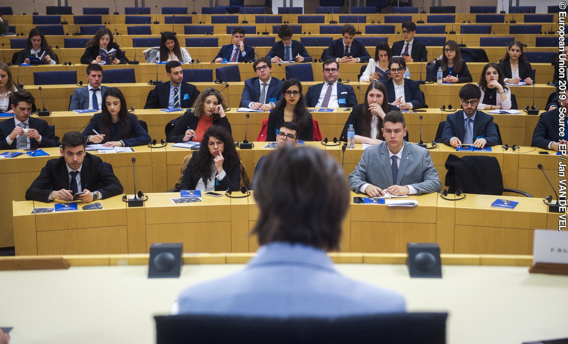 Zdjęcie 5: Conference with students - ' The  jobs of the future: what is doing the EU '