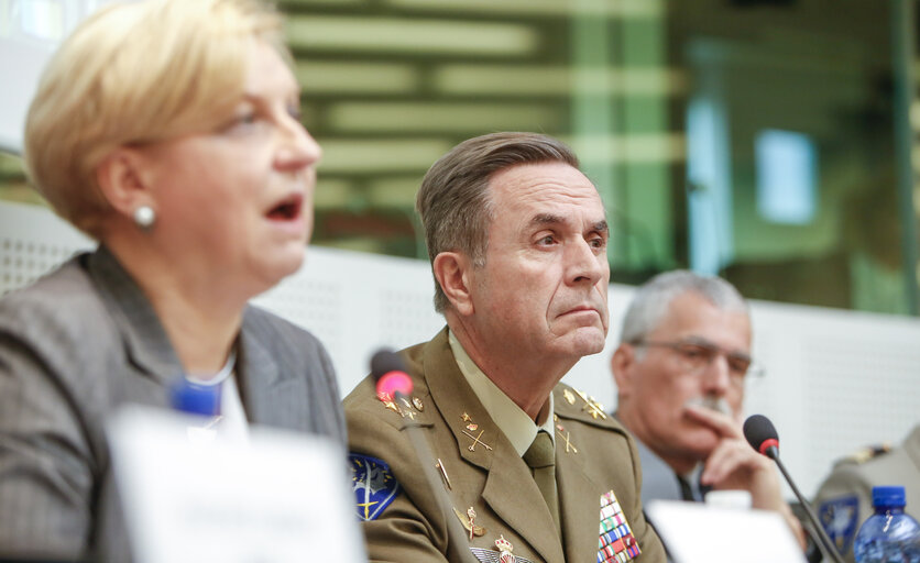 Fotografija 14: SEDE Exchange of views with the Commanding General of Eurocorps