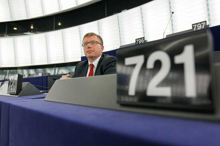 Foto 14: MEP Joachim SCHUSTER in the Strasbourg building