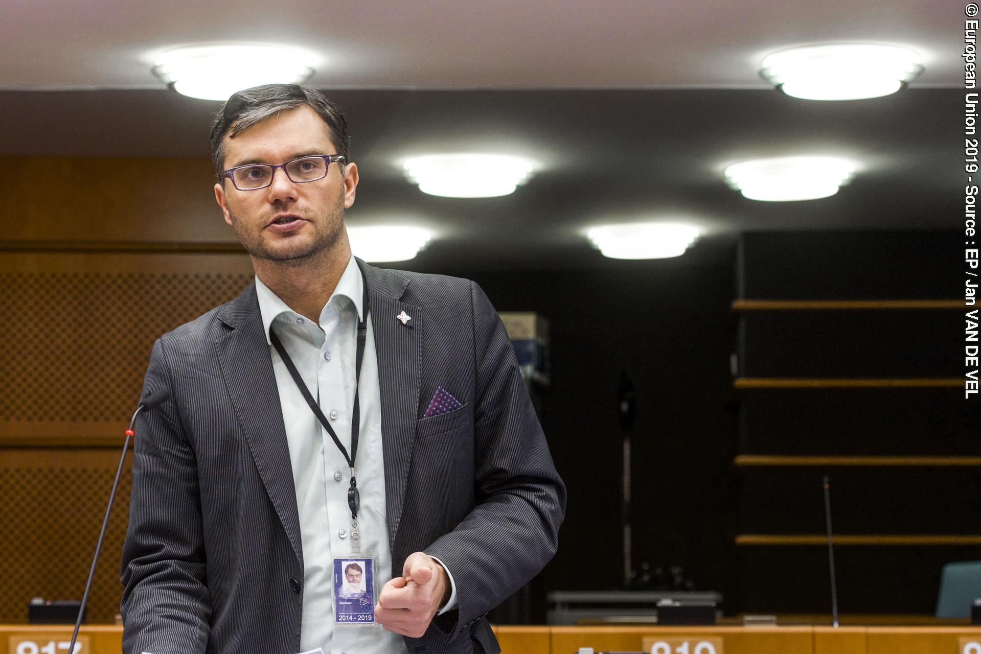 Valokuva 1: Plenary session - VOTES followed by explanations of votes