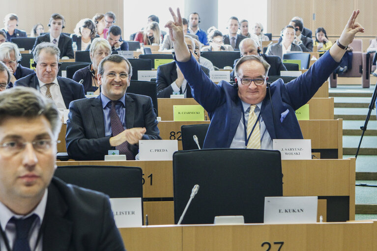 Foto 9: Extraordinary AFET Committee meeting - Adoption of a recommendation on the Council decision on conclusion of an Association agreement between the European Union, of the one part, and Ukraine, of the other part