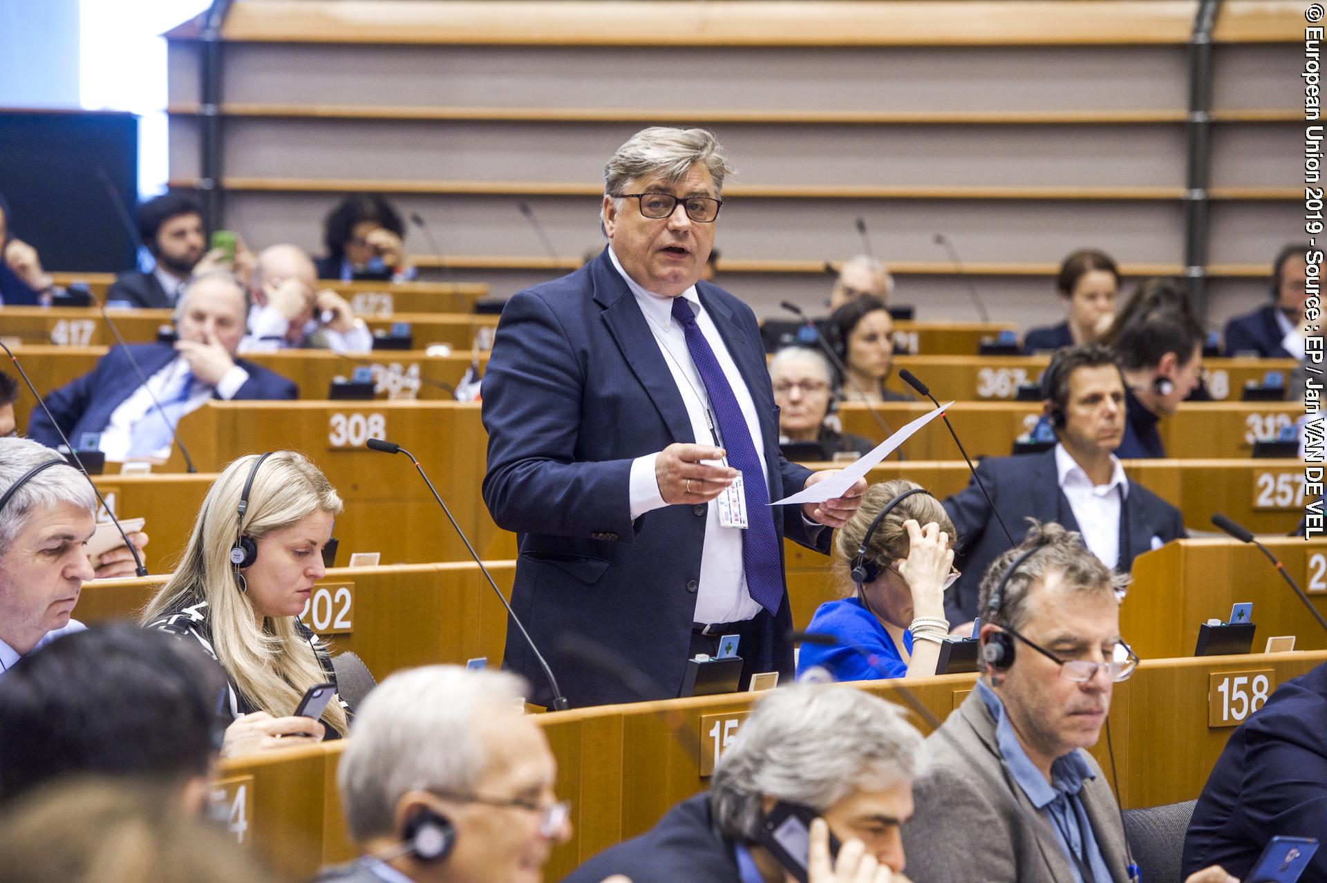 Valokuva 22: Plenary session - VOTES followed by explanations of votes