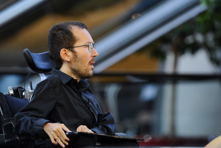 Fotografia 5: MEP Pablo ECHENIQUE at the  ' VOX BOX '