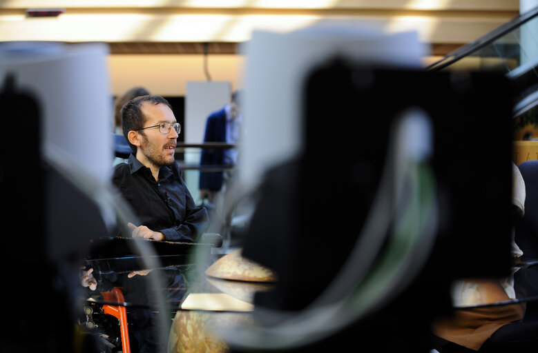 Fotografia 11: MEP Pablo ECHENIQUE at the  ' VOX BOX '