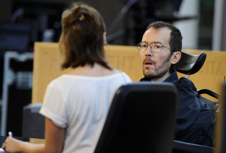 Fotografia 4: MEP Pablo ECHENIQUE at the  ' VOX BOX '