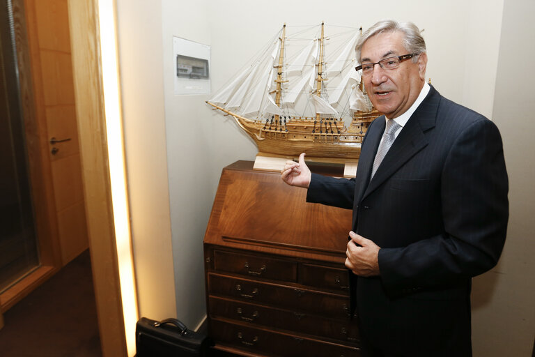 Nuotrauka 14: Arrival of Karmenu VELLA, Commissioner-designate in charge of Environment, Maritime Affairs and  Fisheries prior to his hearing at the European Parliament