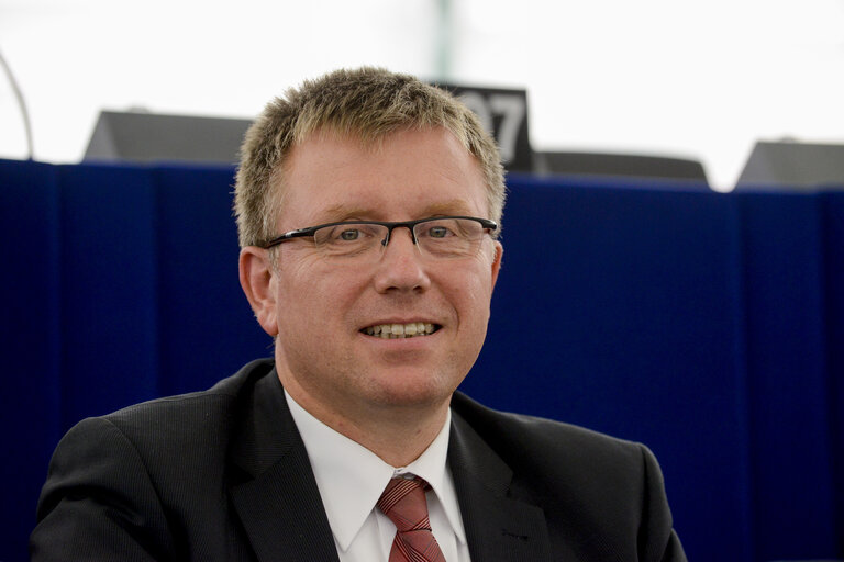 Foto 1: Joachim SCHUSTER in plenary chamber week 38 2014 in Strasbourg