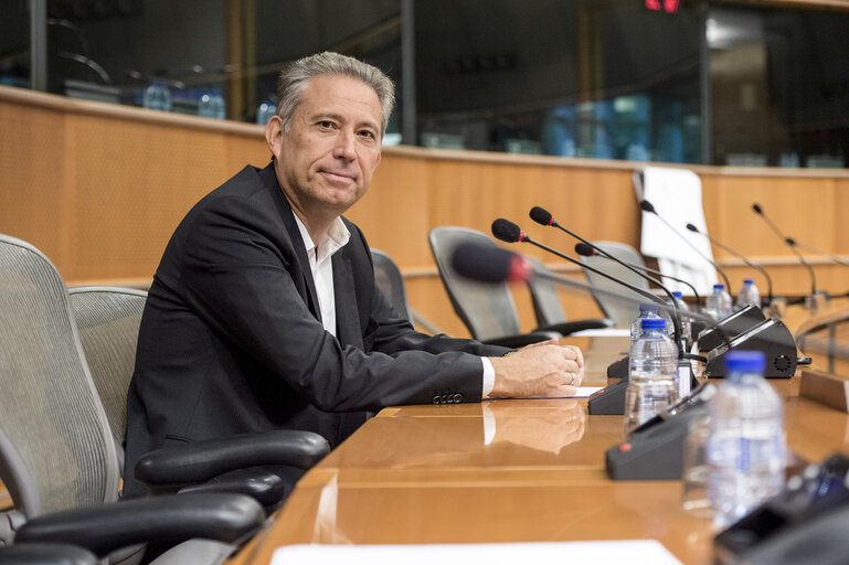 Fotografi 6: MEP Kostas CHRYSOGONOS at the European Parliament in Brussels