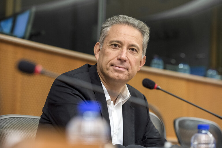 Fotografi 8: MEP Kostas CHRYSOGONOS at the European Parliament in Brussels