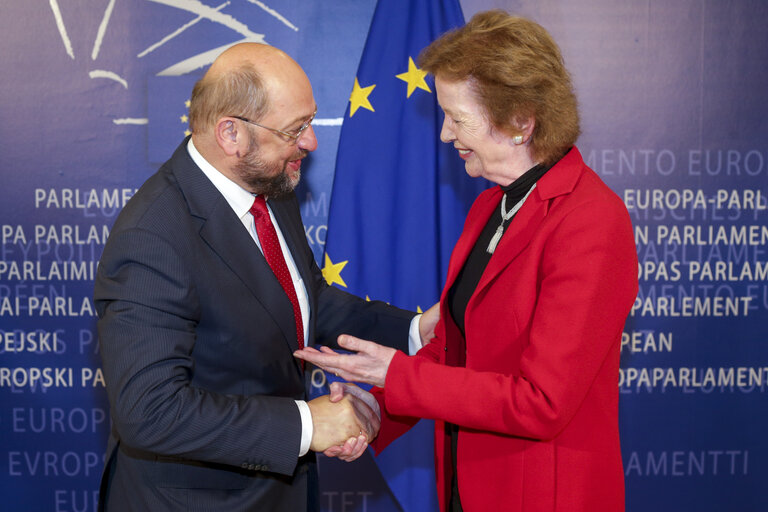 Fotogrāfija 3: Martin SCHULZ - EP President meets with Mary ROBINSON - special envoy for Climate Change.