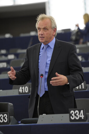 Fotografia 10: Plenary session week 38 2014 in Strasbourg - EU-Ukraine association agreement, with the exception of the treatment of third country nationals legally employed as workers in the territory of the other party  Recommendation:  Jacek Saryusz-Wolski