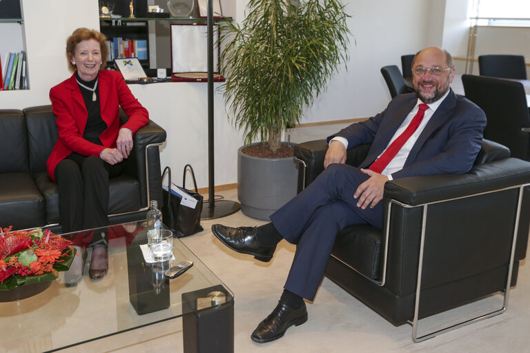 Fotogrāfija 1: Martin SCHULZ - EP President meets with Mary ROBINSON - special envoy for Climate Change.