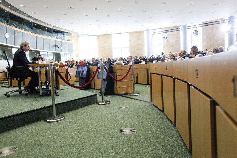 Foto 40: Hearing of Commissioner-designate for European Neighbourhood Policy and Enlargement Negotiations - AFET