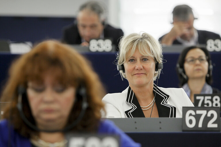 Suriet 3: Nadine MORANO in plenary chamber week 38 2014 in Strasbourg