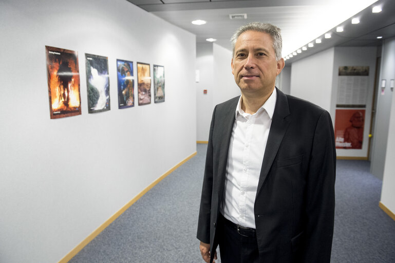 Fotografi 1: MEP Kostas CHRYSOGONOS at the European Parliament in Brussels