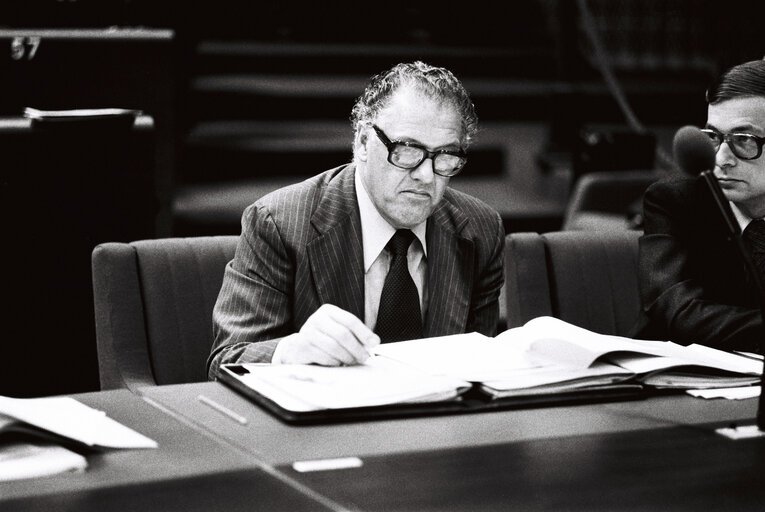 Снимка 34: The European Commissioner Wilhelm HAFERKAMP during a session in Strasbourg in March 1977.