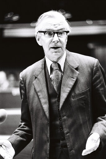 Снимка 15: The Delegue Michael YEATS during a session in Strasbourg on March 1977.