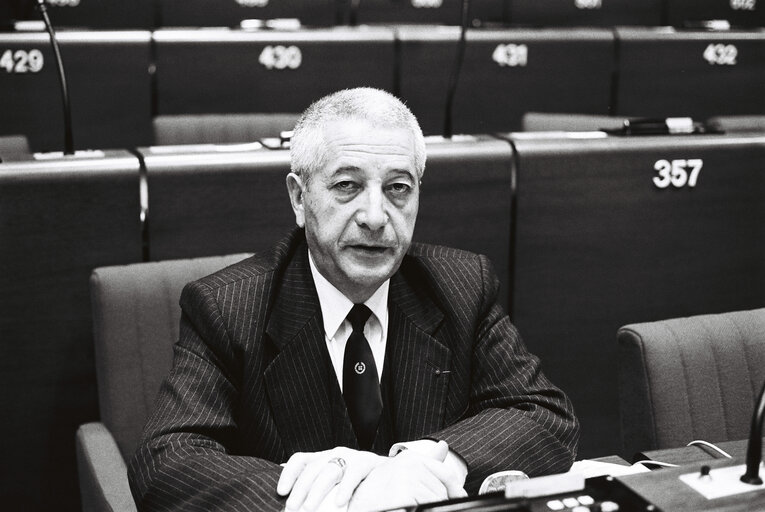 MEP Robert DELOROZOY during a session in Strasbourg in March 1987.