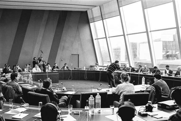 Foto 5: Meeting ' La presse libre: Porte parole de l'autre Europe ' at the European Parliament in Strasbourg in May 1987