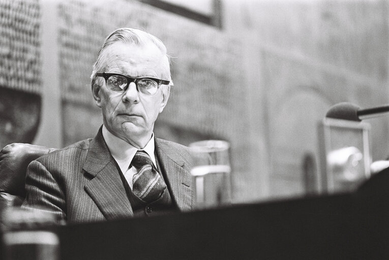 Снимка 18: The Delegue Michael YEATS during a session in Strasbourg on March 1977.