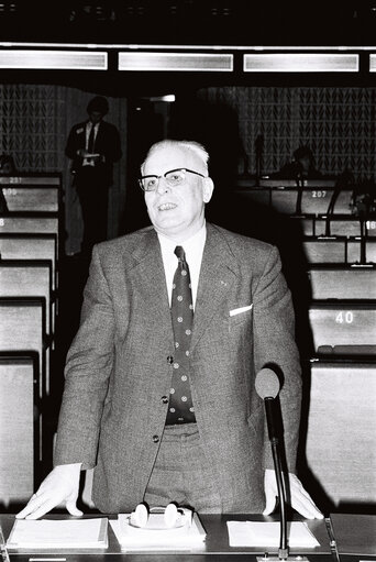 Fotografija 1: Alfred BERTRAND, Member of European Parliament, during a session at Strasbourg in March 1977.