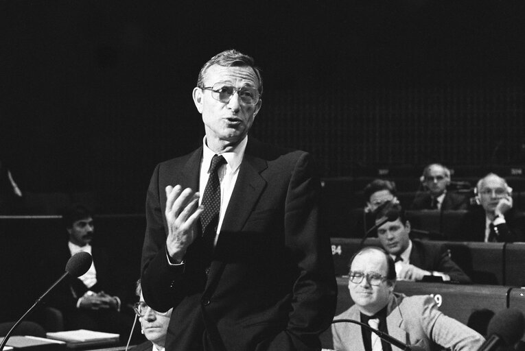 Fotografija 8: Plenary Session at the European Parliament in Strasbourg in May 1987. Belgian Presidency of the EU