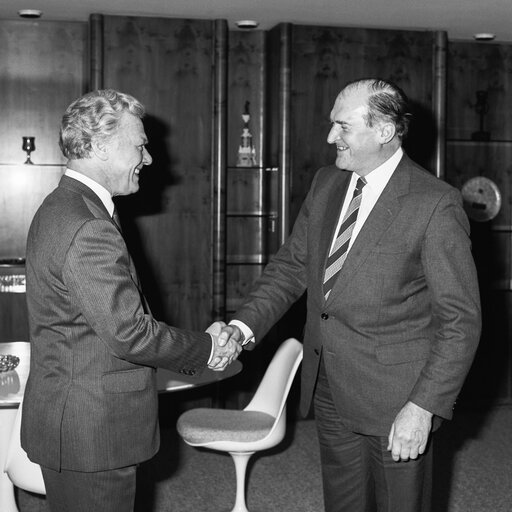 Foto 2: Lord PLUMB - EP President meets with Poul SCHLUTER, Prime Minister of Denmark at the European Parliament in Strasbourg