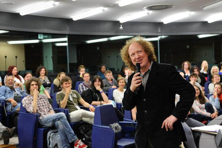 Photo 17: European Youth Event 2014 in Strasbourg Yo!Fest EYE  ' Can we laugh about anything? '  How far can you take humour? Where do  taboos start in a community of values? Is it fair game to make jokes about minorities?