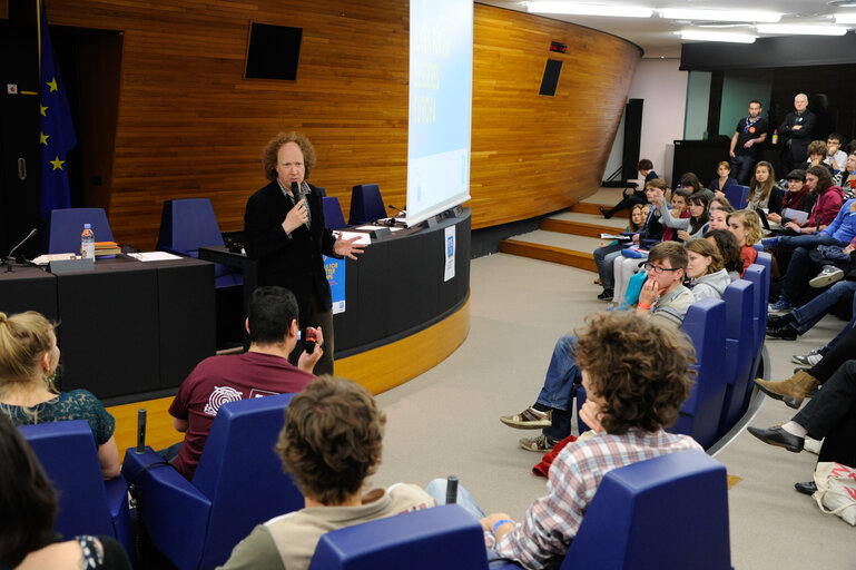 Photo 21: European Youth Event 2014 in Strasbourg Yo!Fest EYE  ' Can we laugh about anything? '  How far can you take humour? Where do  taboos start in a community of values? Is it fair game to make jokes about minorities?