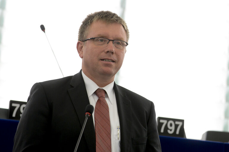 Foto 5: Joachim SCHUSTER in plenary chamber week 38 2014 in Strasbourg