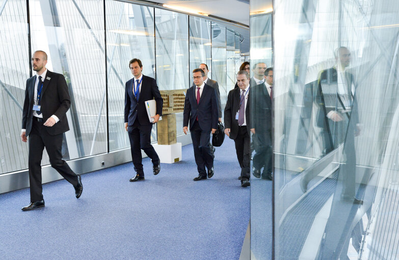 Billede 2: Arrival of Carlos MOEDAS, Commissioner-designate in charge of Research, Science and Innovation, prior to his hearing at the European Parliament