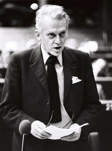 Fotografija 27: Member of the European Commission Finn GUNDELACH during a session in Strabourg on March 1977.