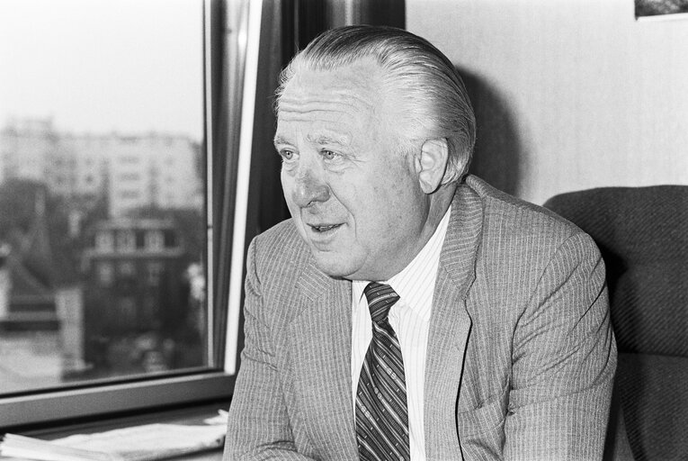 Φωτογραφία 2: Ludwig FELLERMAIER in his office in Strasbourg