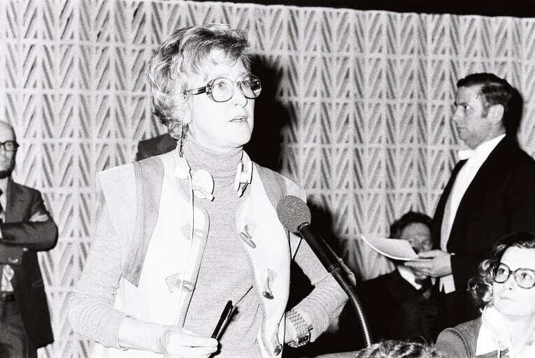 Снимка 28: The delegue Winifred EWING during a session in Strasbourg in March 1977.