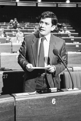 Φωτογραφία 4: MEP Enrique BARON CRESPO at the European Parliament in Strasbourg in May 1987