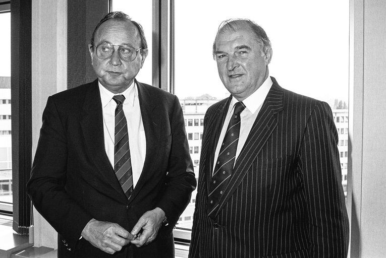 Nuotrauka 1: Lord PLUMB - EP President meets with German Foreign Minister Hans Dietrich GENSCHER at the European Parliament in Strasbourg