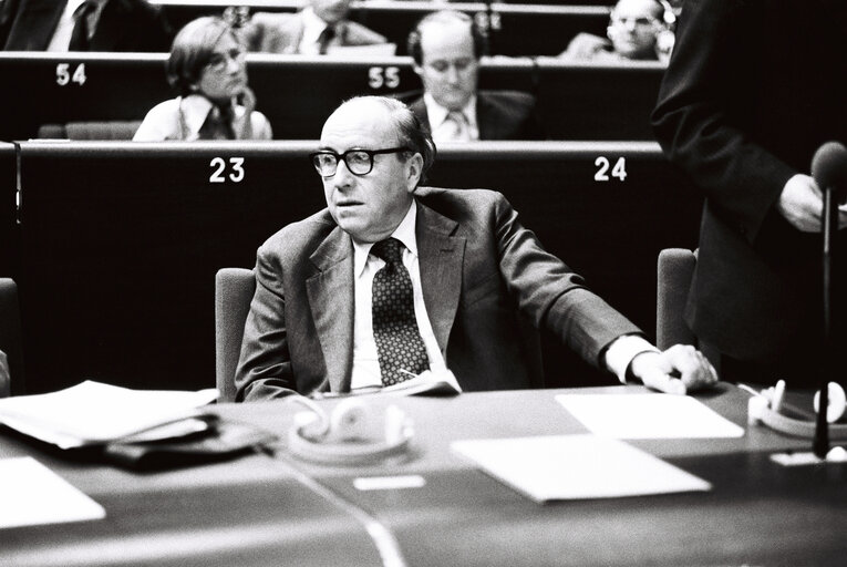 Снимка 33: The European Commission President Roy JENKINS during a session in Strasbourg on March 1977.